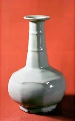 Kuan Yao Octagonal Bottle, Southern Sung Dynasty